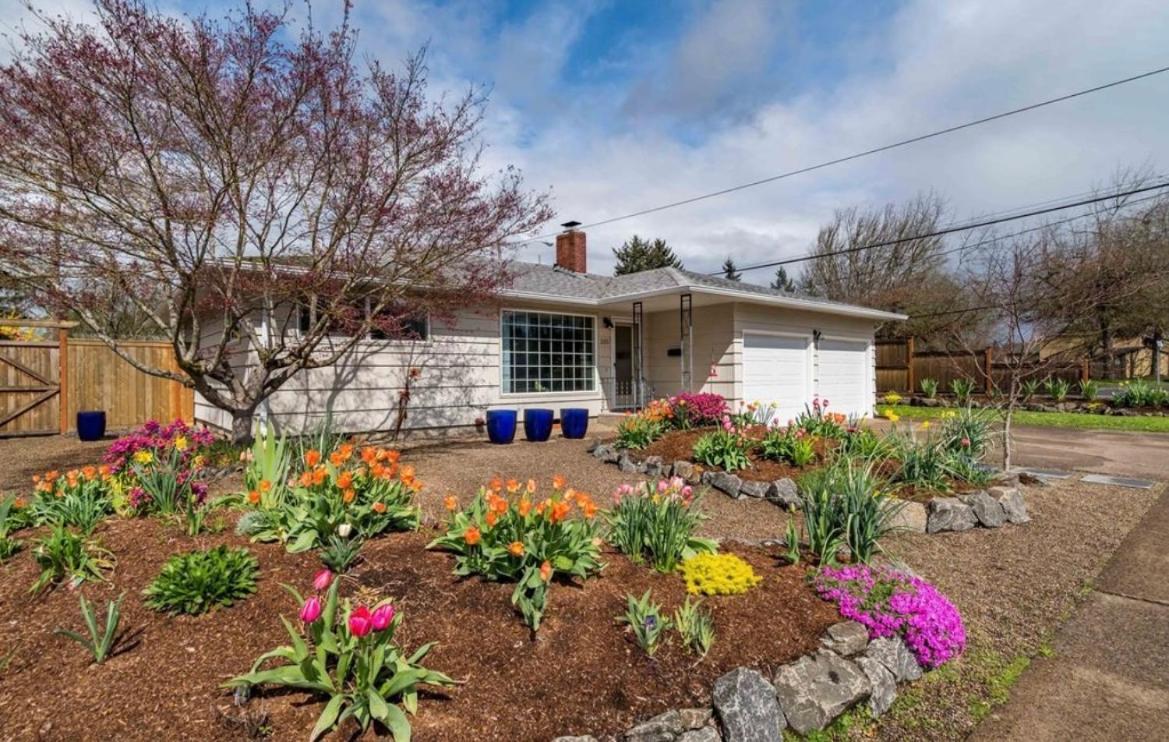 Colorful 50'S Ranch In The Heart Of Eugene Villa Eksteriør bilde